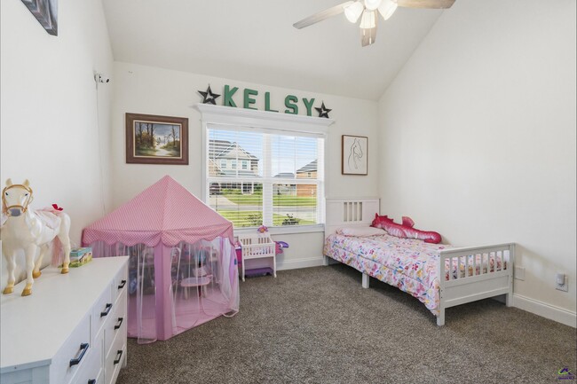 Building Photo - 614 Samantha Brooke Way