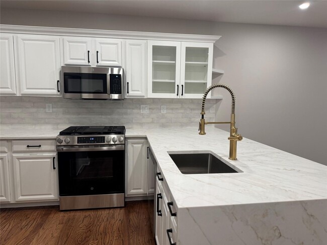 Building Photo - 3111 Leeward Dr