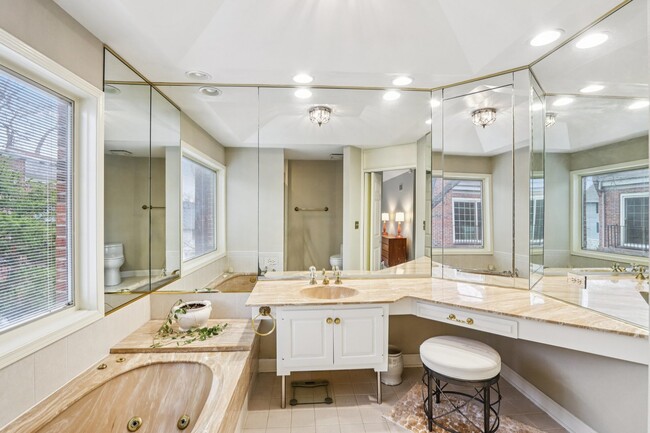 Building Photo - 19 Landmark St