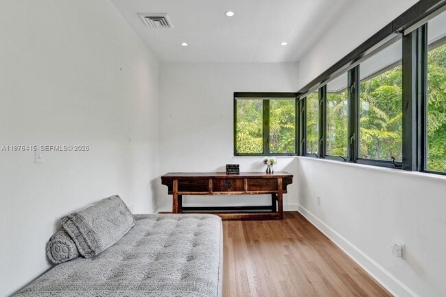 Building Photo - 5735 N Bay Rd