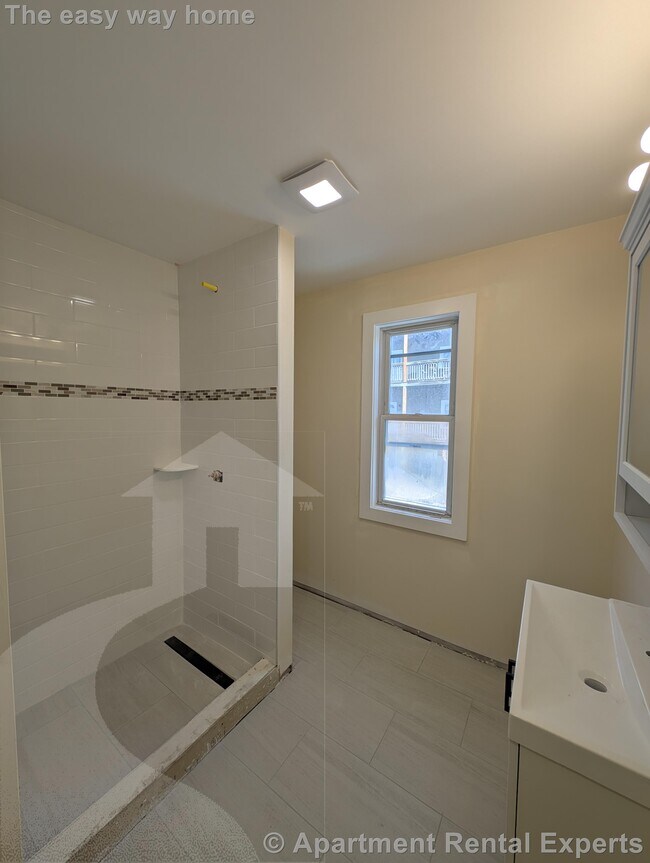 Building Photo - 5-7 Lowell Cir Unit #2