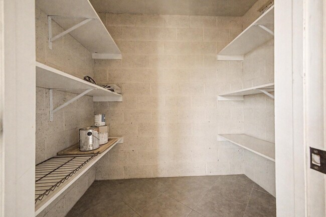 Building Photo - 4200 N Miller Rd