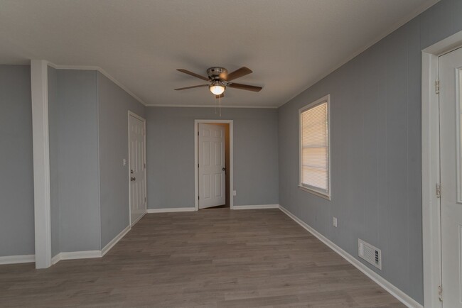 Building Photo - Updated 3 bed/2 bath home for lease in Old...
