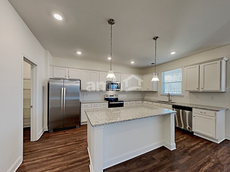 Building Photo - 216 Latitia Lane