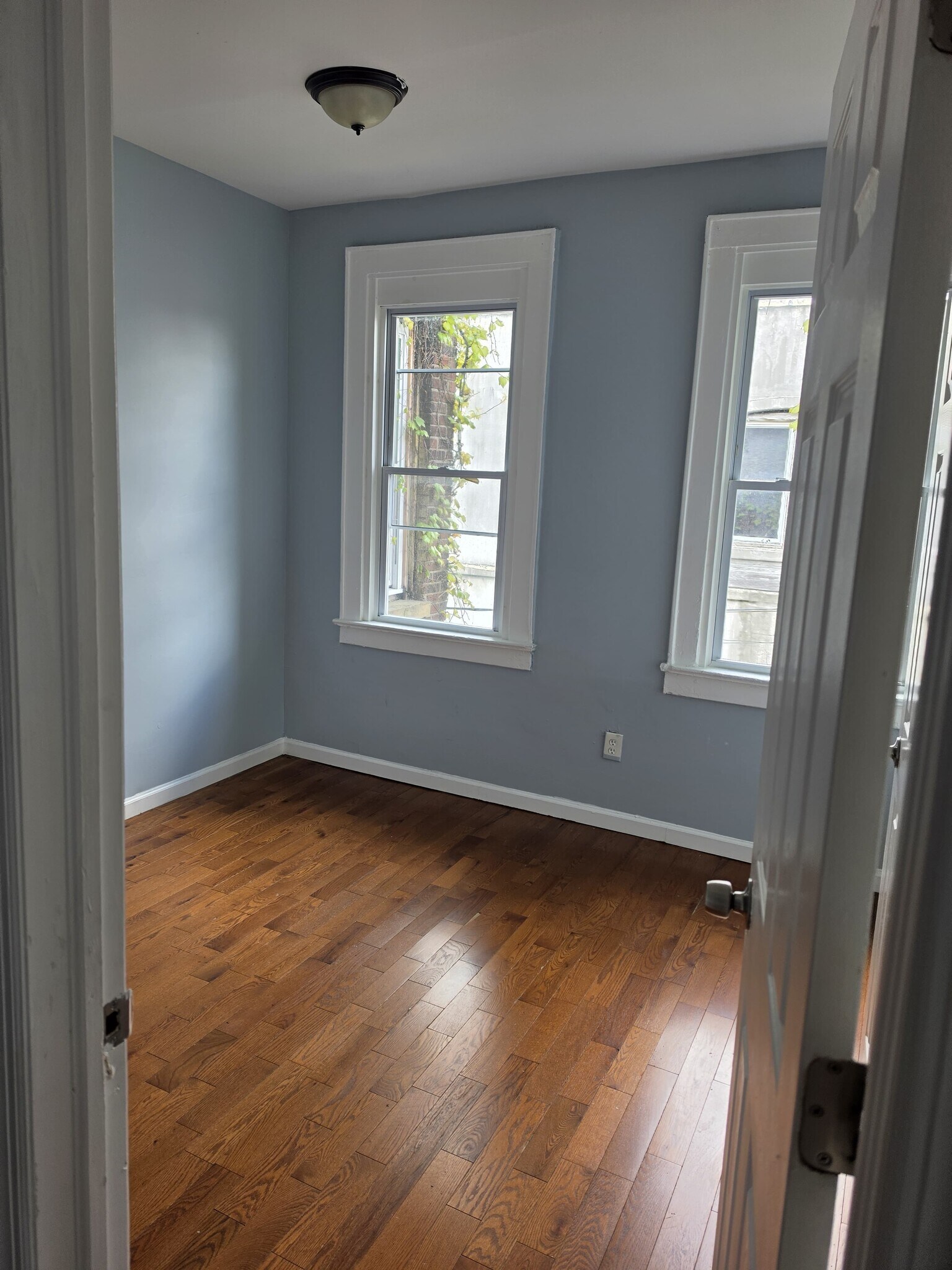 Building Photo - 300 Lyons Ave