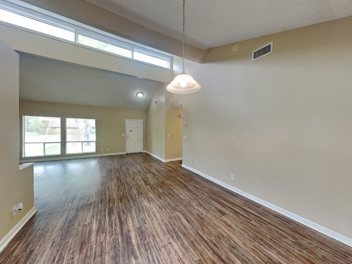 Building Photo - 1685 Farm Way