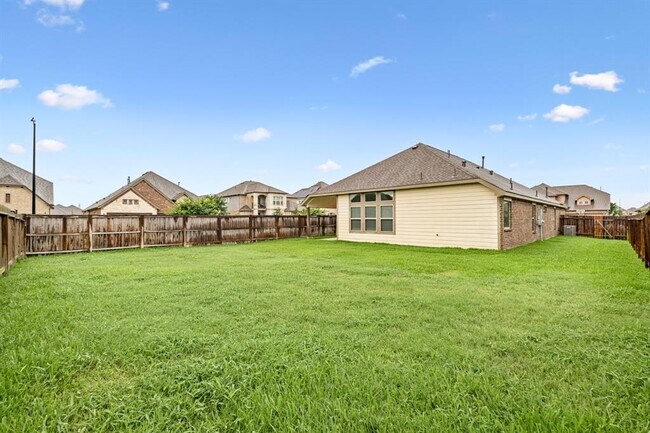 Building Photo - 24315 Devon Park Dr