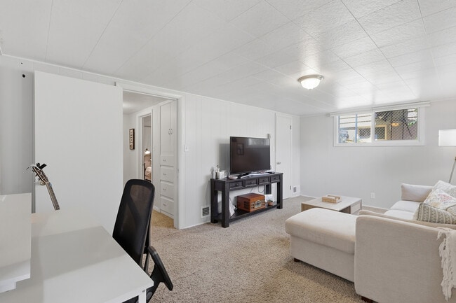 Building Photo - Provo Basement Apartment