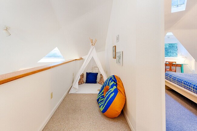 Building Photo - 1785 Austin Creek Rd