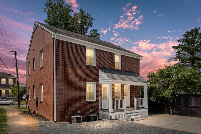 Building Photo - 819 Weedon St