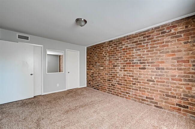 Building Photo - 9023 Gaylord Dr