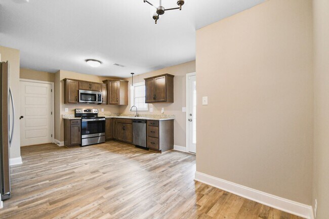 Building Photo - Pet Friendly Three Bedroom!
