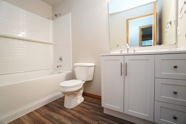 Building Photo - 79 E 2nd St N