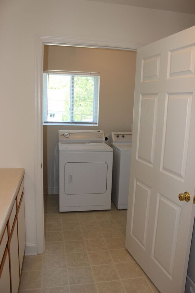 Building Photo - 1911-A/B Tabor Village Dr.