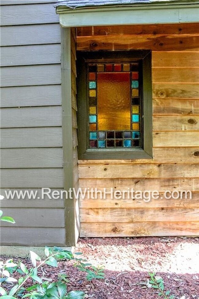Building Photo - Charming Rustic Cabin Home on 2 Acres / Na...