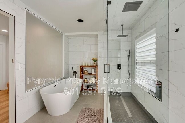 Building Photo - 10971 Cindy Cir