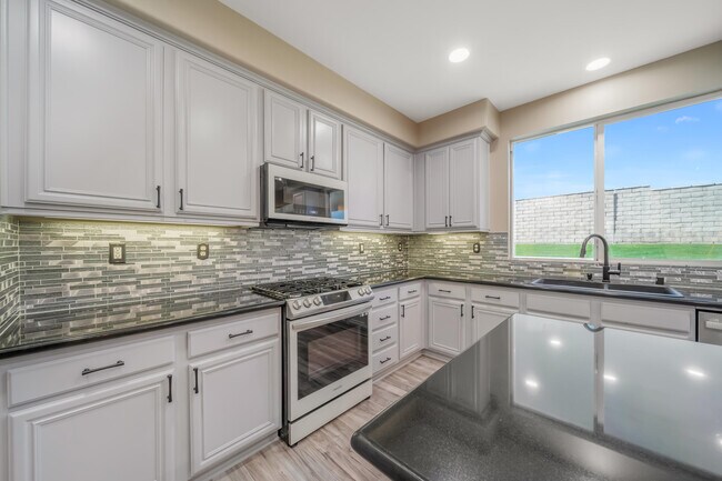 Building Photo - 79910 Camden Dr