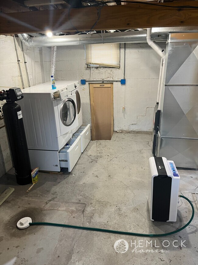 Building Photo - 601 S 1st St