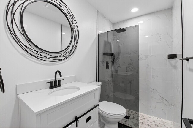 Building Photo - 725 Heron Dr