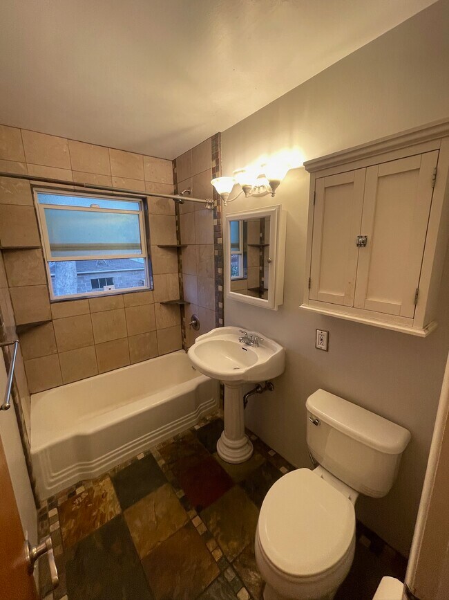 Building Photo - 2160 King St