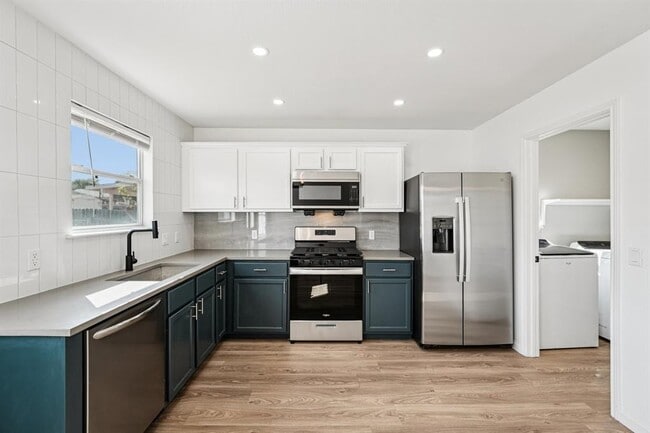 Building Photo - 429 Atlantis