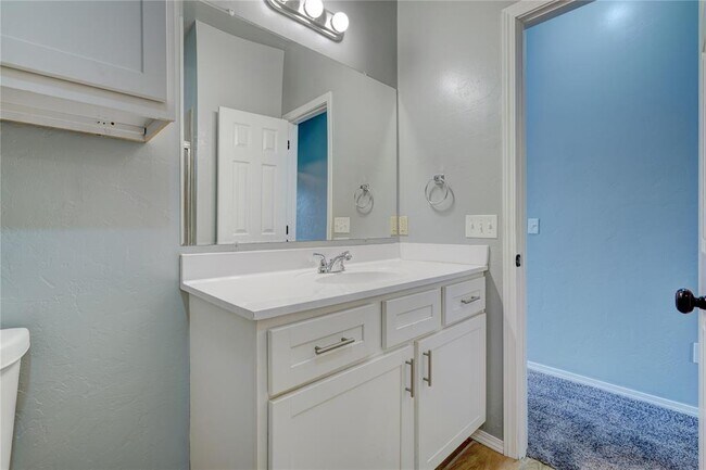 Building Photo - 2023 Westbury Dr