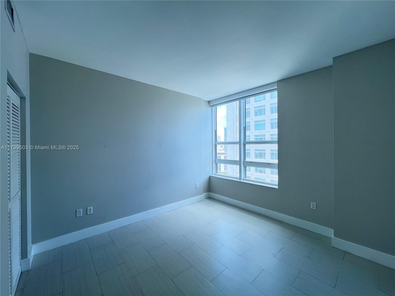 Building Photo - 950 Brickell Bay Dr