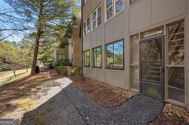 Building Photo - 112 Rosaire Pl NW