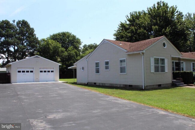 Building Photo - 6031 Rosedale Dr