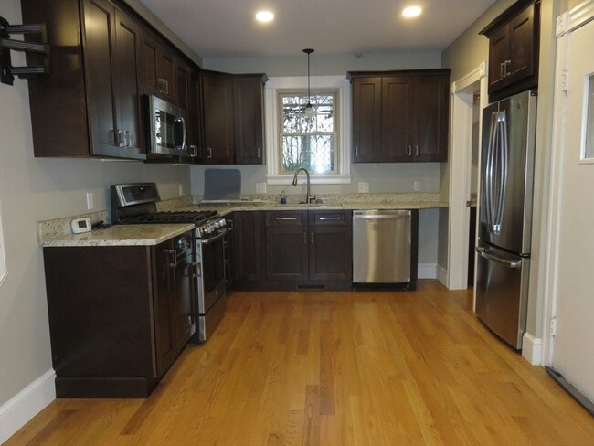 Building Photo - 192 Willow St