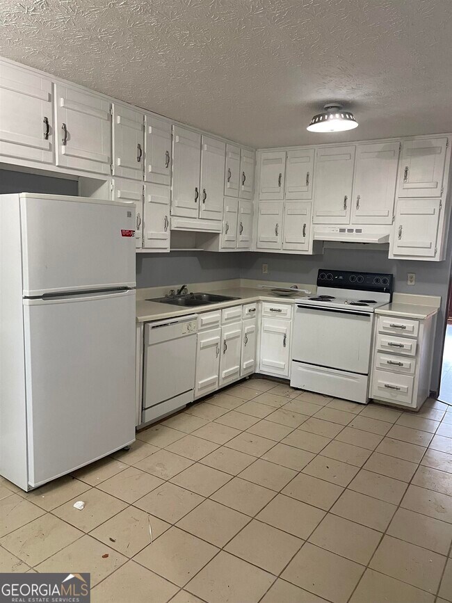 Building Photo - 150 Hunters Ln
