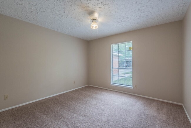 Building Photo - 6015 Knotty Post Ln