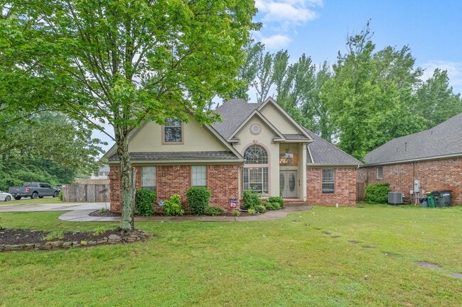Primary Photo - Wonderful Sherwood Home