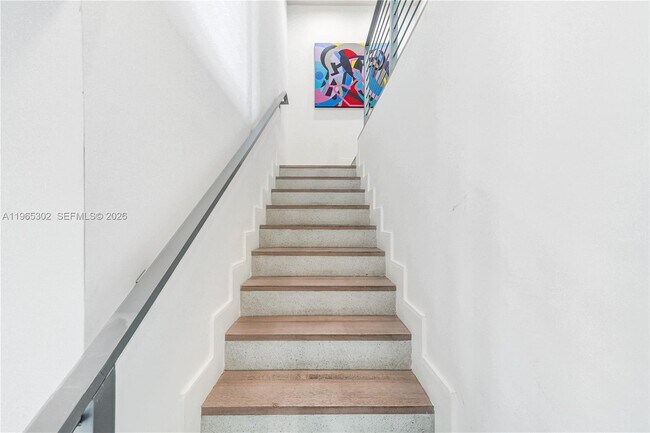 Building Photo - 640 Fernwood Rd