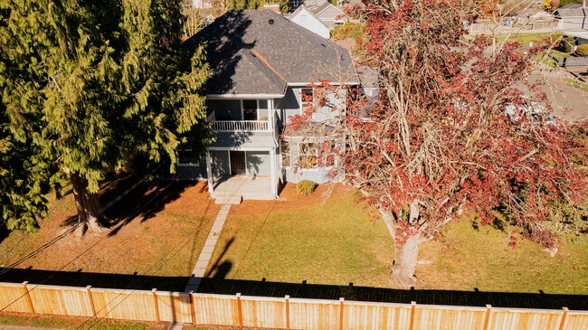 Building Photo - 705 4th Ave SW