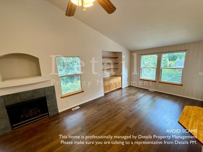 Building Photo - Nice Open Rambler in Secluded Central Kits...