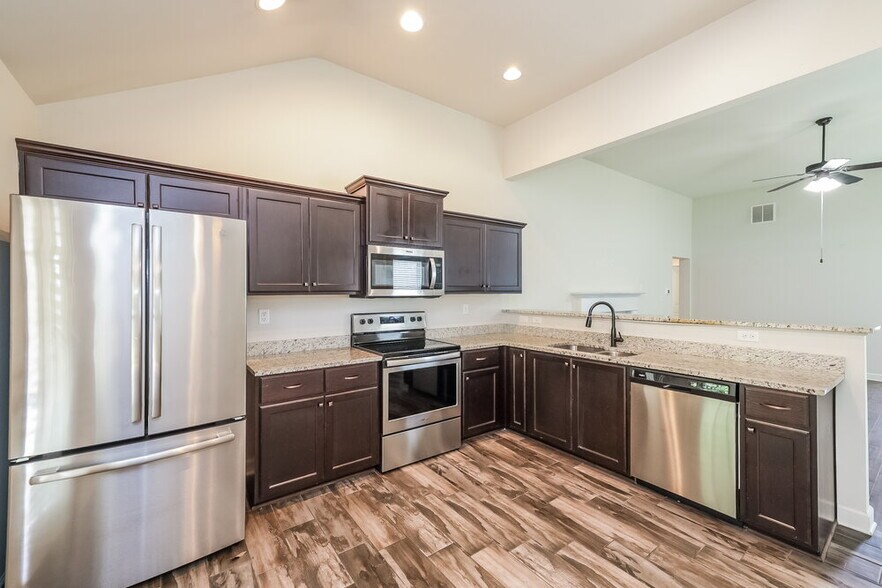Building Photo - 1451 Switzer Dr