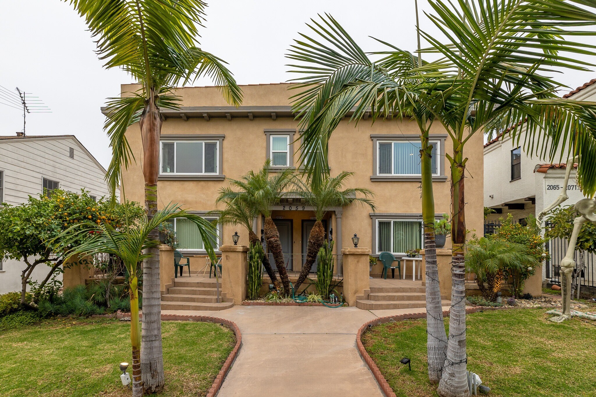 Building Photo - 2059 N Vermont Ave