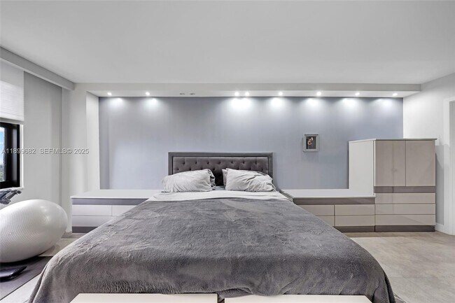 Building Photo - 9801 Collins Ave