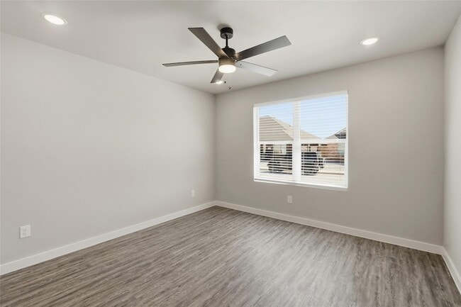 Building Photo - 2868 Glennster St