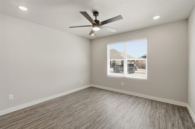 Building Photo - 2902 Glennster St