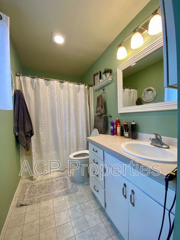 Building Photo - 406 Arrowhead Ln