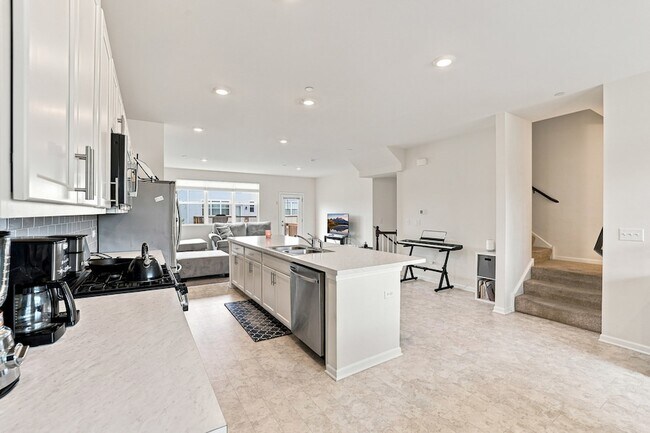Building Photo - 3303 Trillium Cir