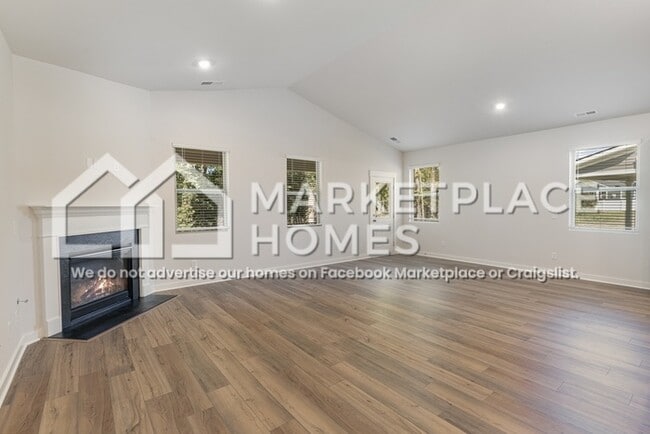 Building Photo - 882 Nightingale Ave