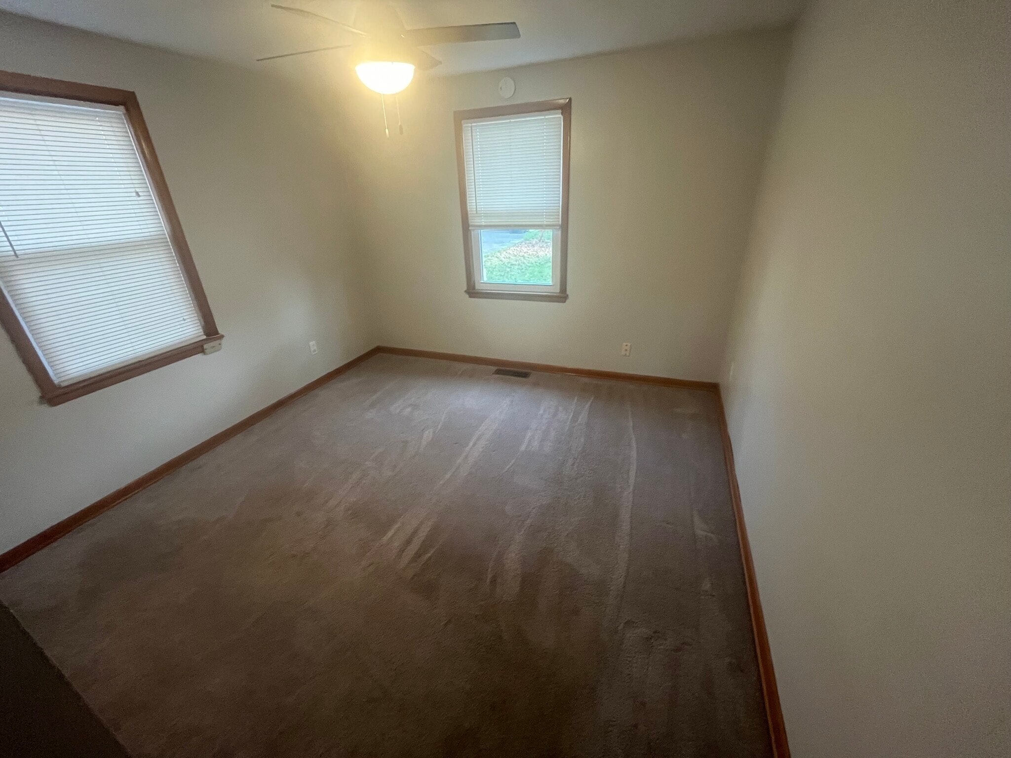 Building Photo - 150 Centervale Ave