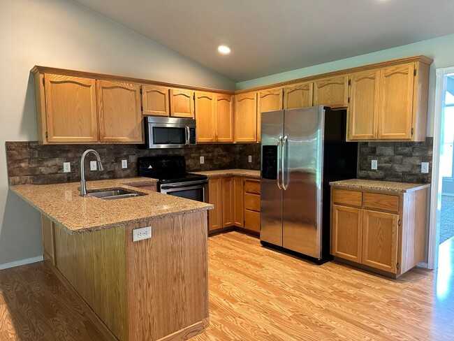 Building Photo - 2225 James Cir