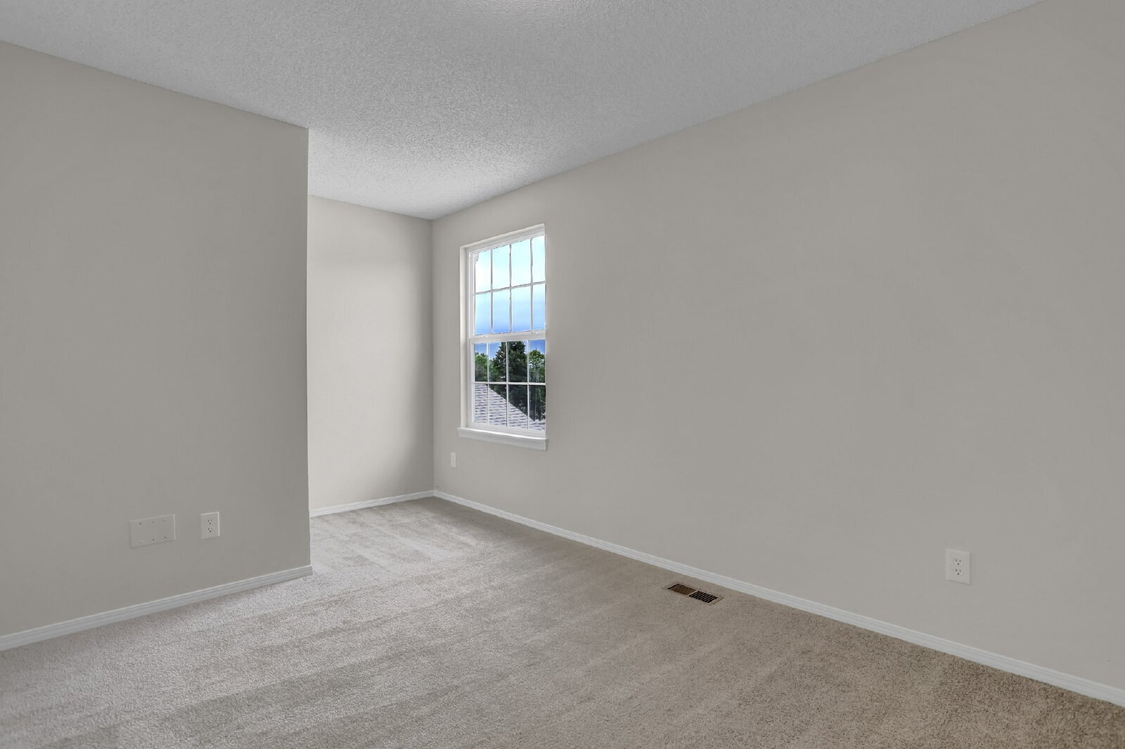 Building Photo - Fully Remodeled End-Unit Townhome Near Pet...