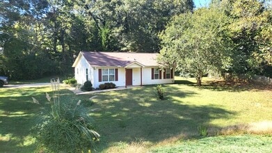 Building Photo - Available Now: Three Bedroom House in Tayl...