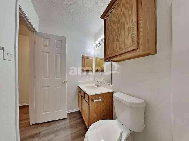 Building Photo - 217 Dartmouth Dr