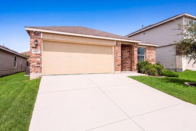 Building Photo - NO CARPET! Up to 1 Month Free Rent with 18-24 Month Lease! No Security Deposit Programs Available.